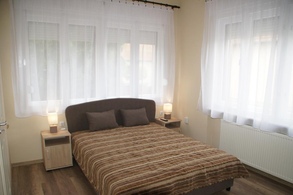 Appartement Fonix Apartman à Gyula Extérieur photo