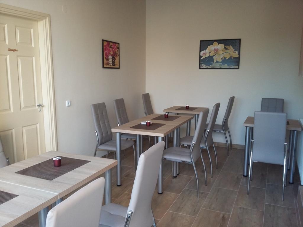 Appartement Fonix Apartman à Gyula Extérieur photo