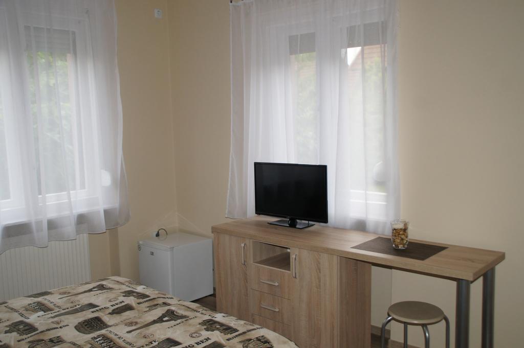 Appartement Fonix Apartman à Gyula Extérieur photo