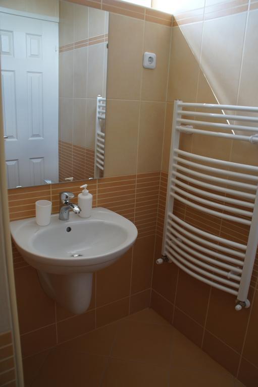 Appartement Fonix Apartman à Gyula Extérieur photo